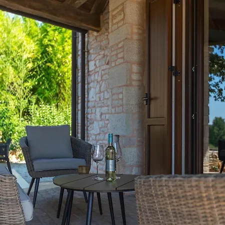 Botanica Istria 펜션 포레치